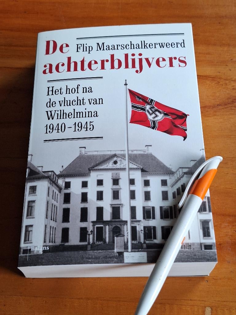 De achterblijvers Het Hof na de vlucht van Wilhelmina 40 45, Ophalen of Verzenden, Tweede Wereldoorlog, Zo goed als nieuw, Overige onderwerpen