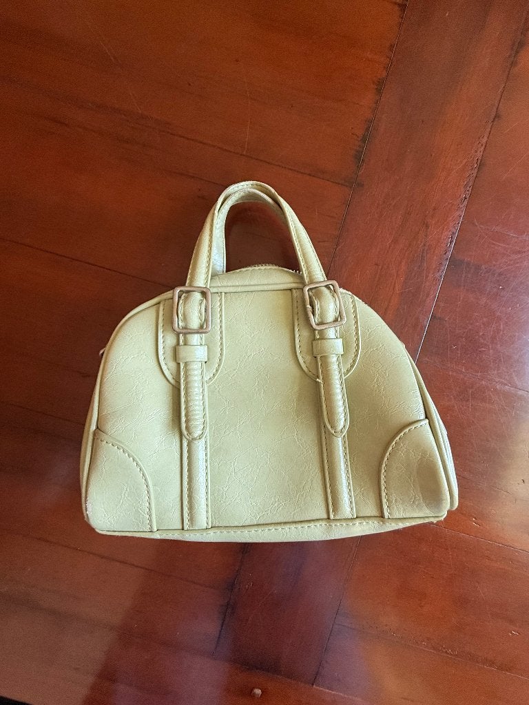 2 tassen met kleding, Kleding | Dames, Guess, Meerkleurig, Zo goed als nieuw, Ophalen