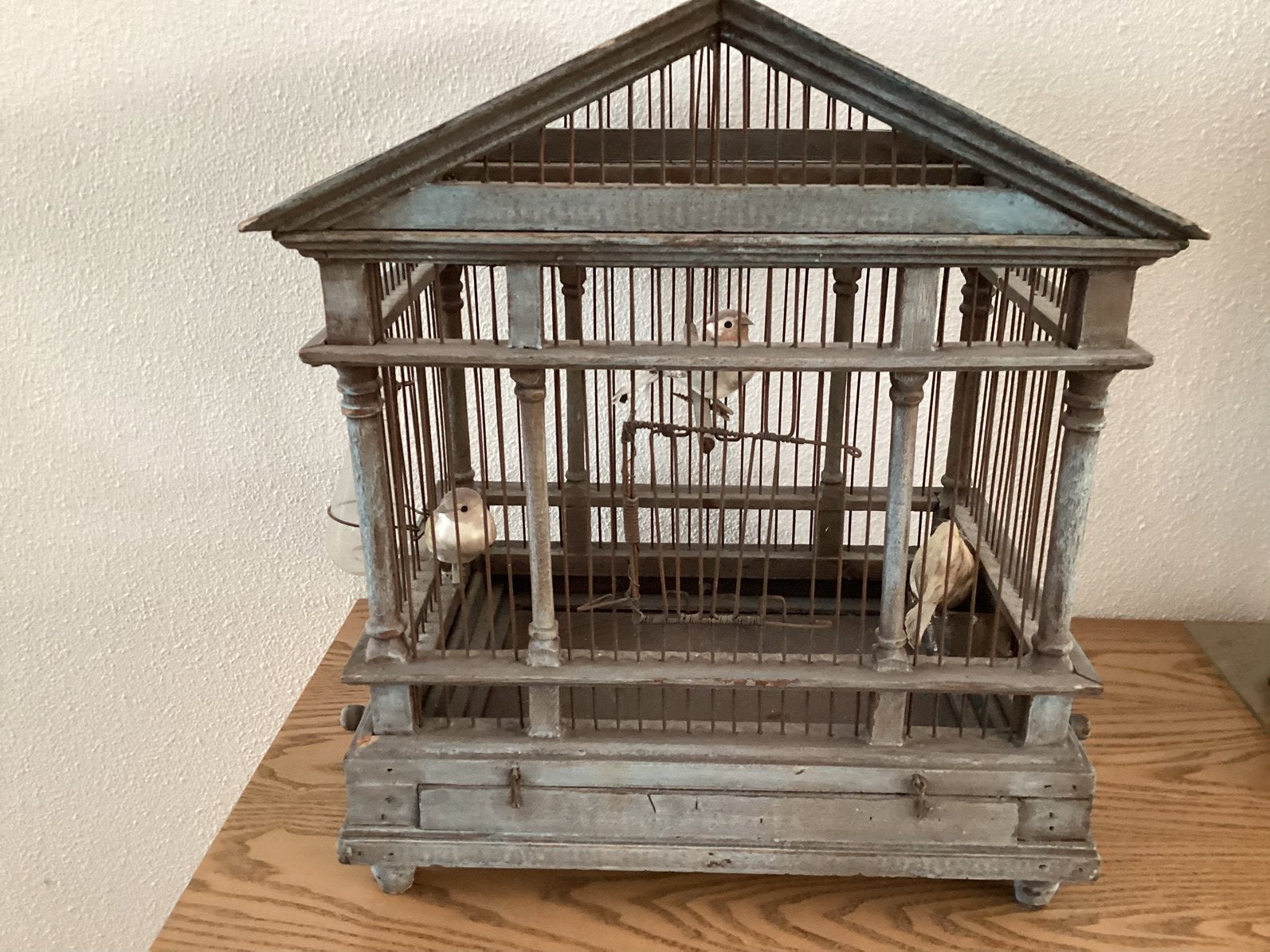 Antieke vogelkooi met decoratieve vogels, Ophalen of Verzenden