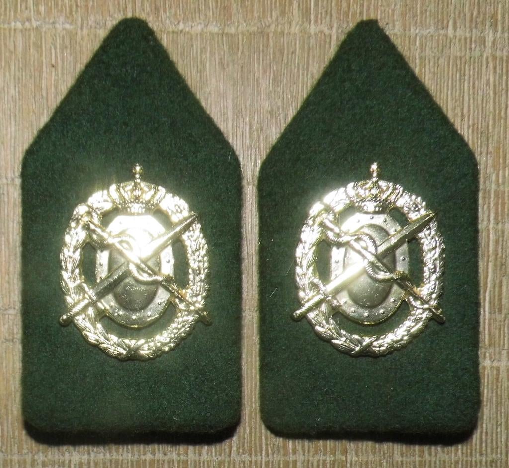 Setje kraagstukken Geneeskundige Troepen, Verzamelen, Militaria | Algemeen, Verzenden, Landmacht, Nederland, Embleem of Badge