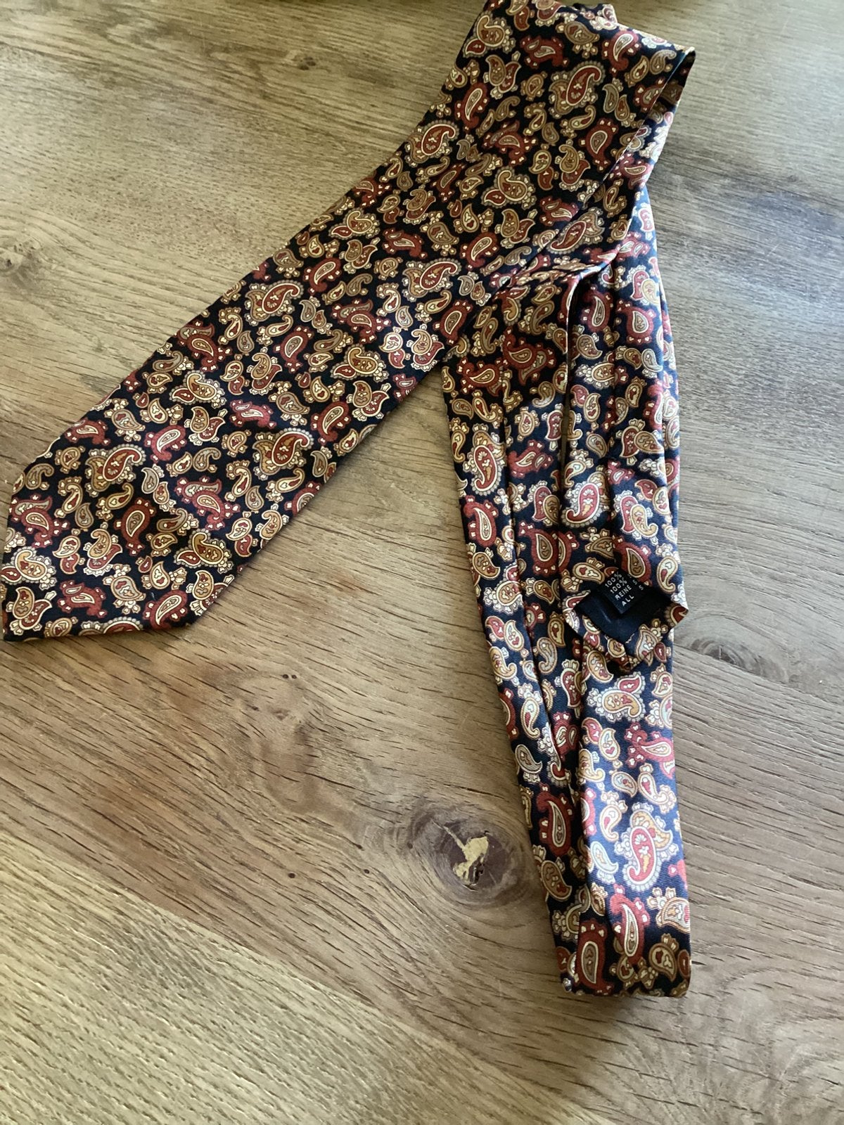 Stropdas, Verzenden, Gedragen, Met patroon
