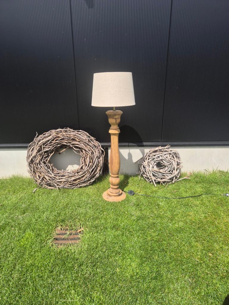 Houten vloerlamp met linnen kap, Huis en Inrichting, Lampen | Vloerlampen, Gebruikt, 100 tot 150 cm, Ophalen of Verzenden, Klassiek, Landelijk