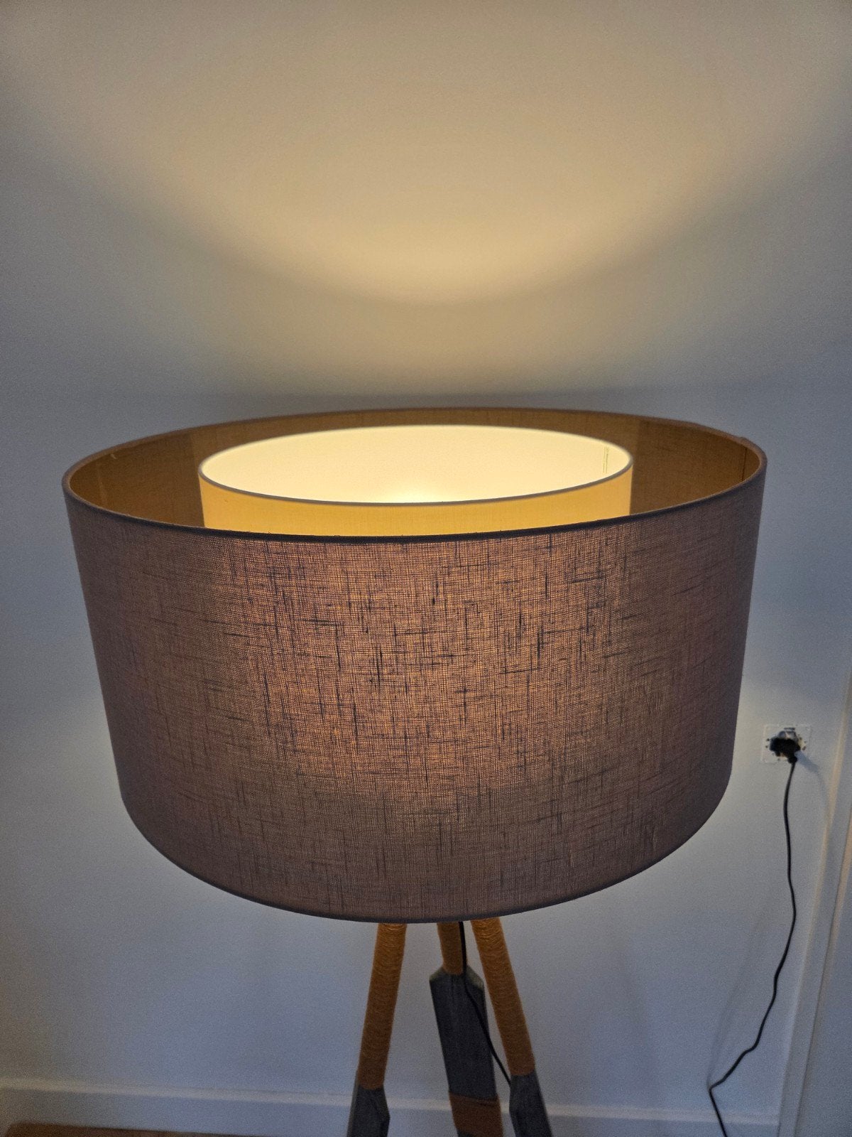Stijlvolle vloerlamp met stoffen kap en houten statief, Ophalen, Modern, Scandinavisch, E27 (groot), Zo goed als nieuw