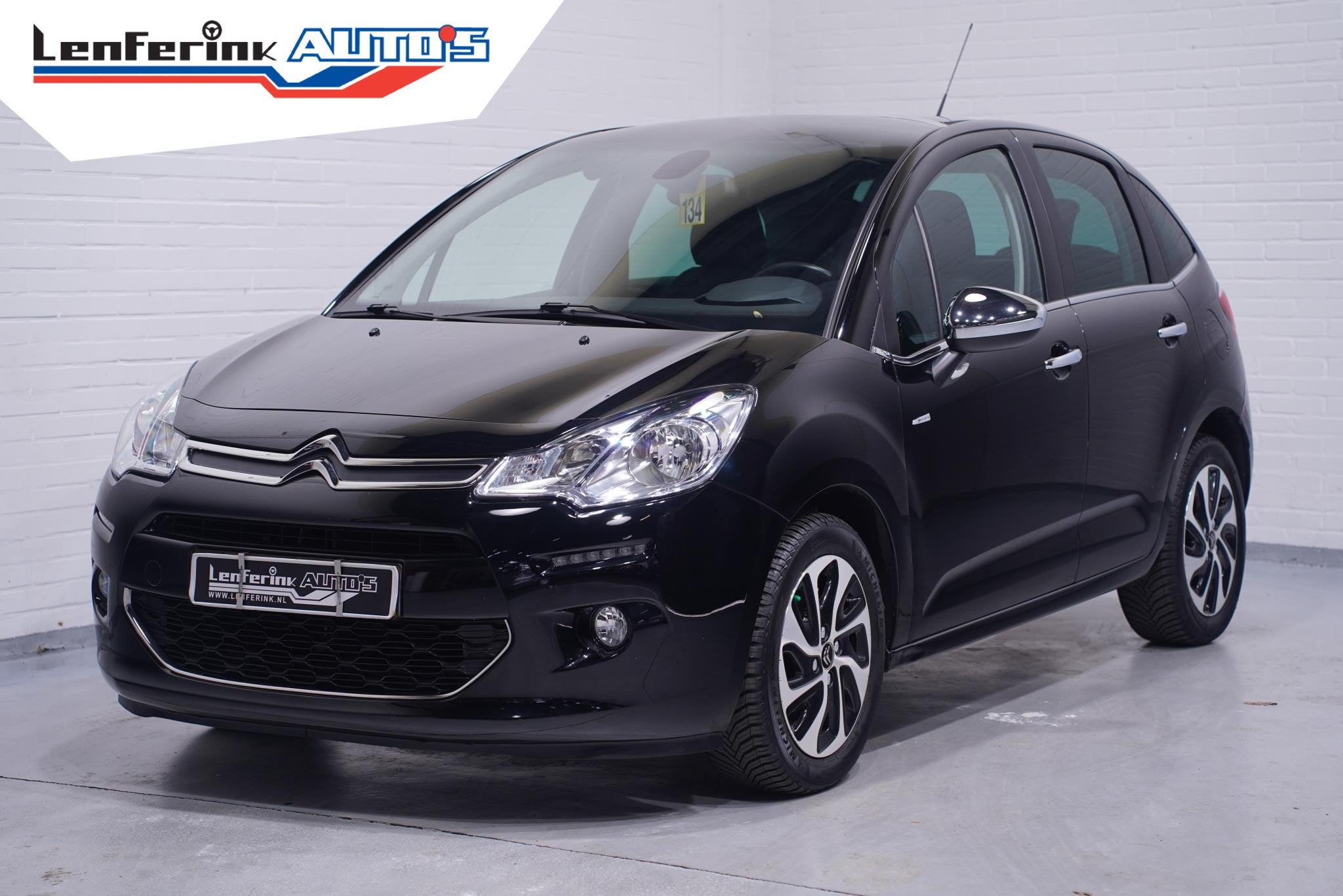 Citroen C3 1.2 PureTech Exclusive Automaat Private glas Trek, Auto's, Citroën, Stof, Euro 6, 1199 cc, 82 pk