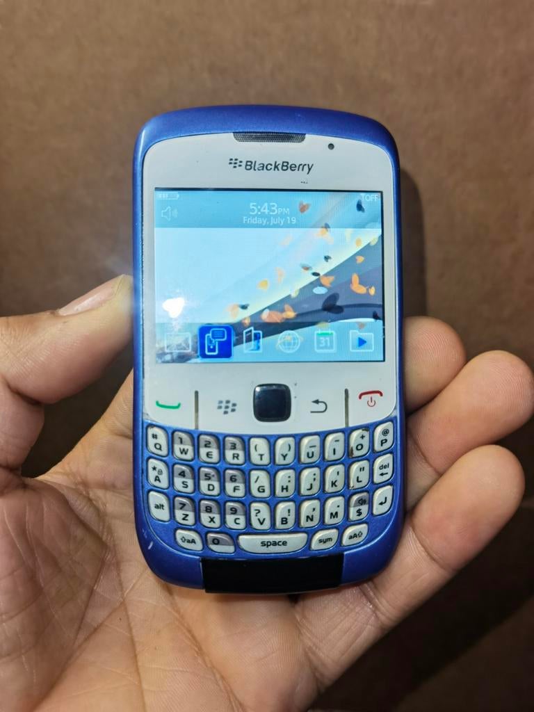 Een nette BlackBerry curve 8520 blauw edition l, Ophalen of Verzenden
