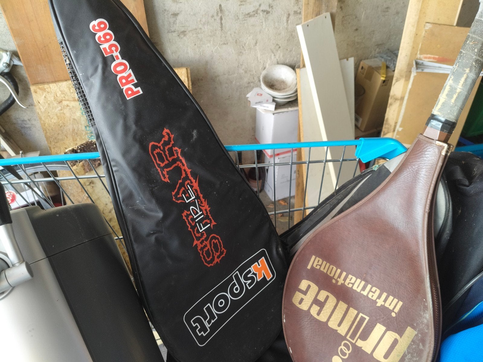 Tennistas met twee rackets., Sport en Fitness, Tennis, Ophalen, Gebruikt, Tas, Overige merken