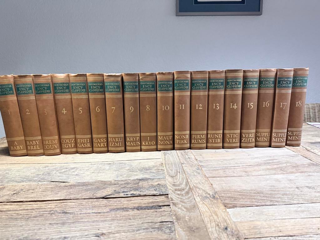 Oosthoek encyclopie uit de jaren 70, Ophalen of Verzenden, Zo goed als nieuw
