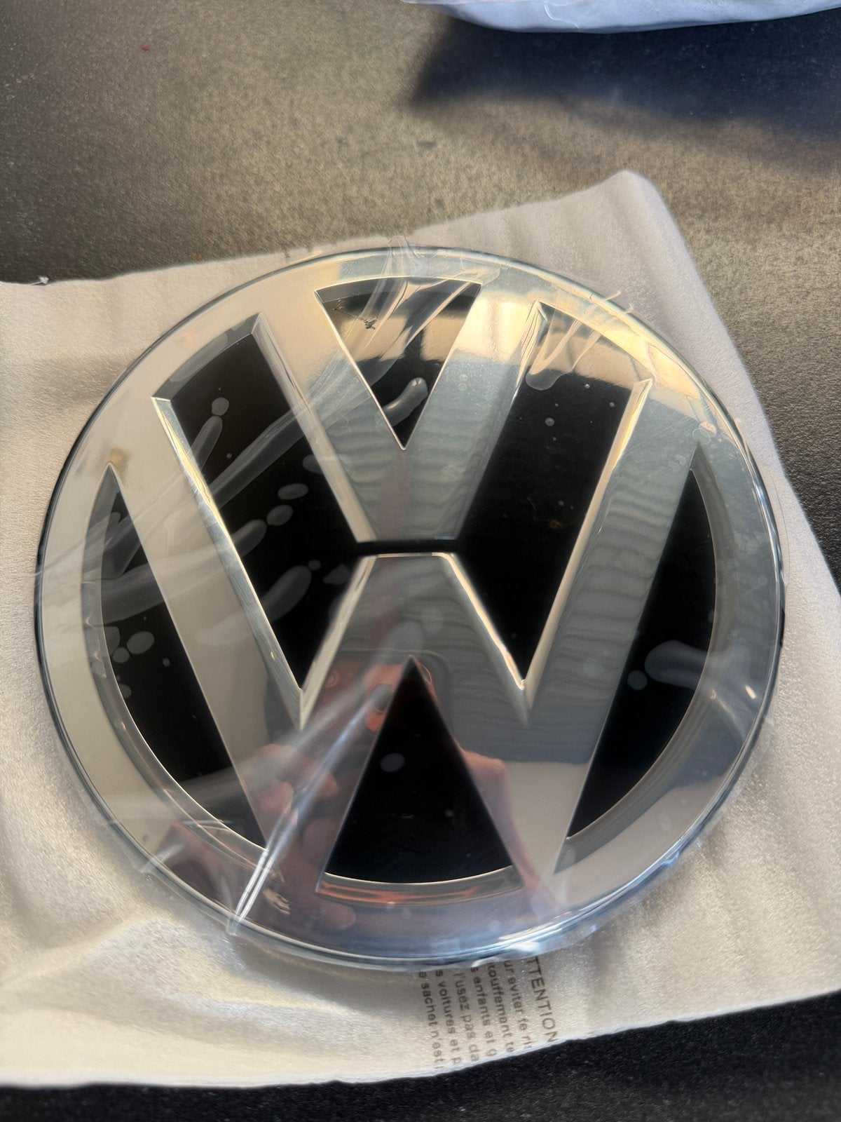 Originele Volkswagen ACC Logo 3G0853601A NIEUW, Nieuw, Ophalen of Verzenden, Bumper, Volkswagen