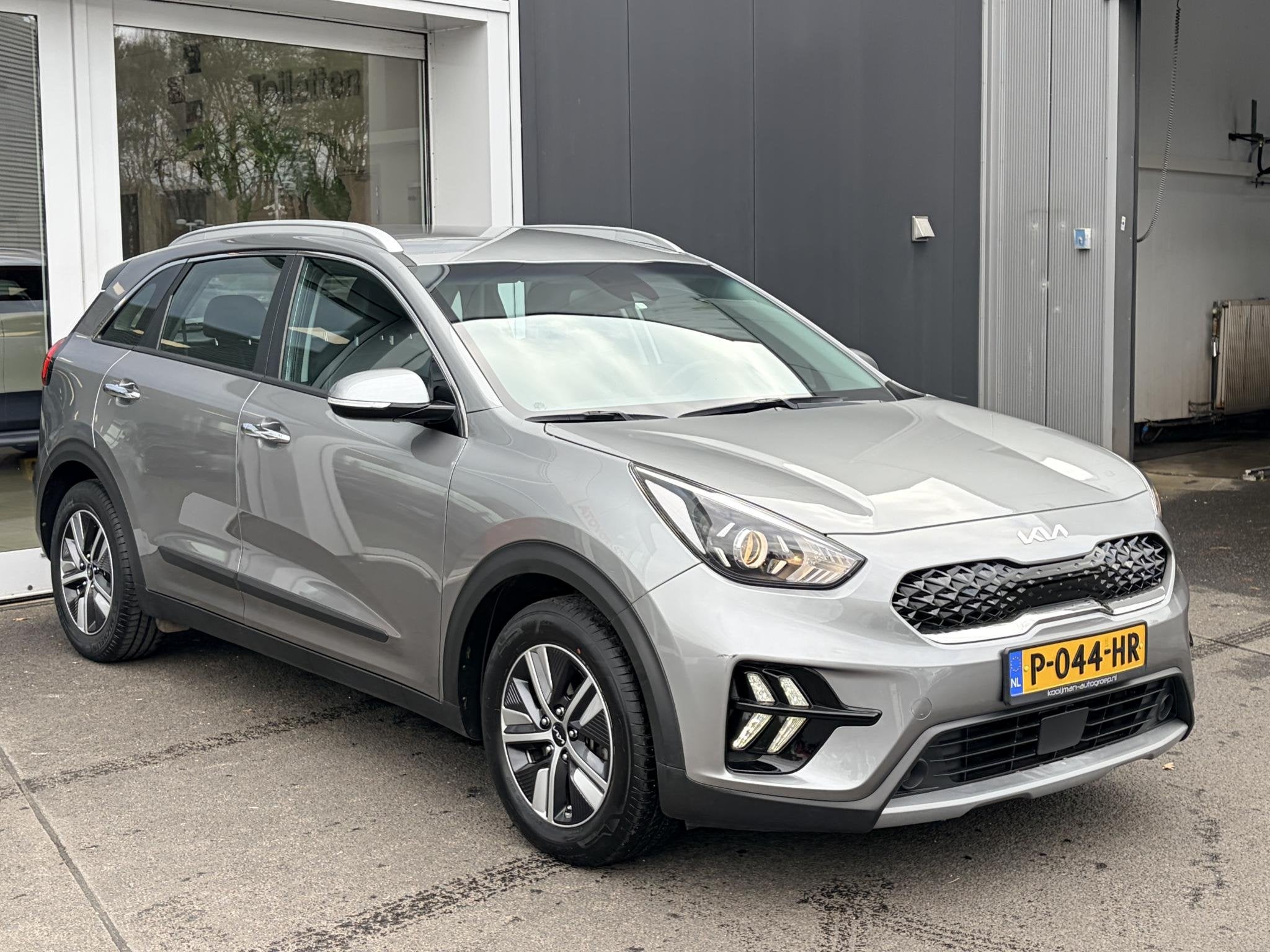 Kia Niro 1.6 GDi Hybrid DynamicLine Trekhaak | Navigatie | C, Auto's, Kia, Gebruikt, Euro 6, 2 kWh, Leder en Stof