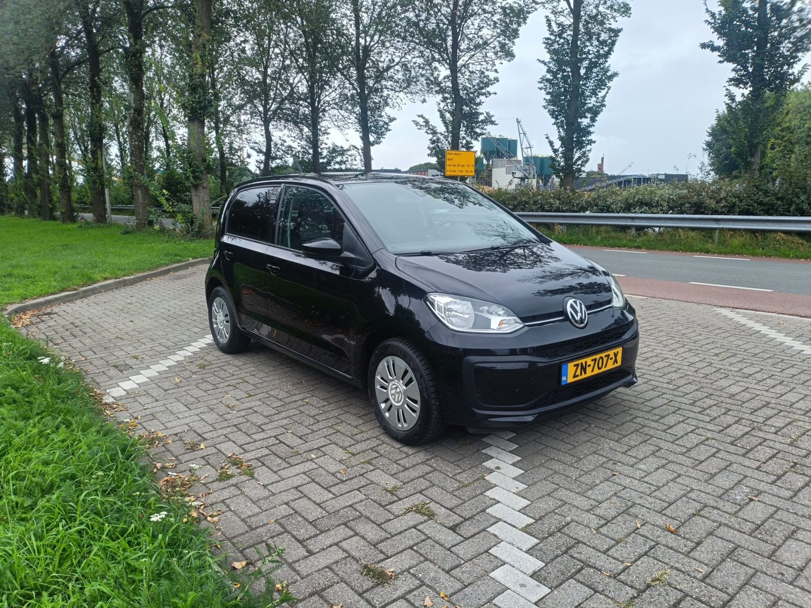 Volkswagen up! 1.0 60PK 5D BMT 2019 Zwart, Voorwielaandrijving, Up!, 4 stoelen, Zwart
