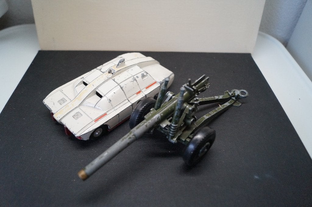 Twee Dinky toys origineel. Opruiming, Verzenden