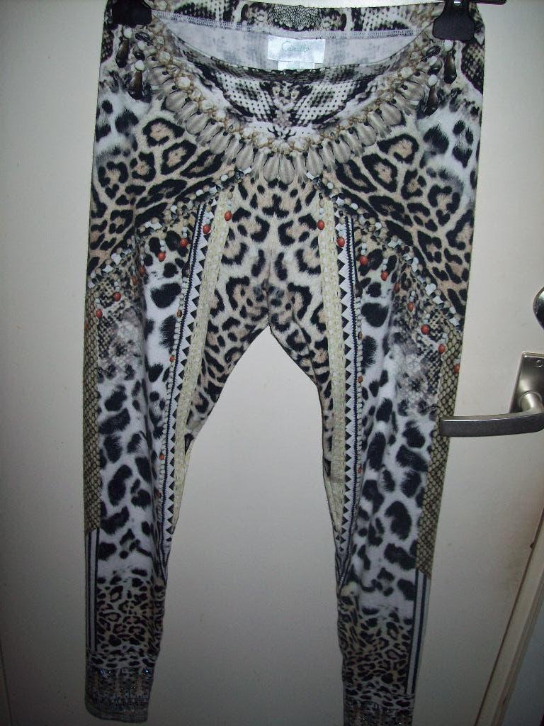 Super Aparte Legging panter/slang en steentjes S 36 Camila, Legging, Ophalen of Verzenden, Zo goed als nieuw, Camila