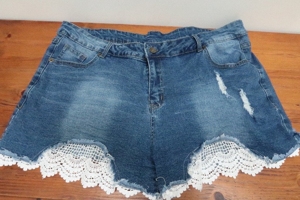 spijkershort met kant xxl, Ophalen of Verzenden, Zo goed als nieuw, Blauw, Broek of Spijkerbroek