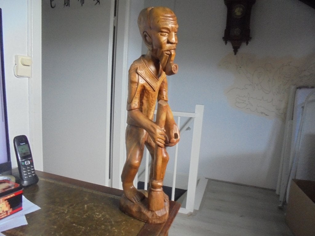 groot hout snijwerk beeld afrikaanse man, Antiek en Kunst, Kunst | Beelden en Houtsnijwerken, Ophalen of Verzenden