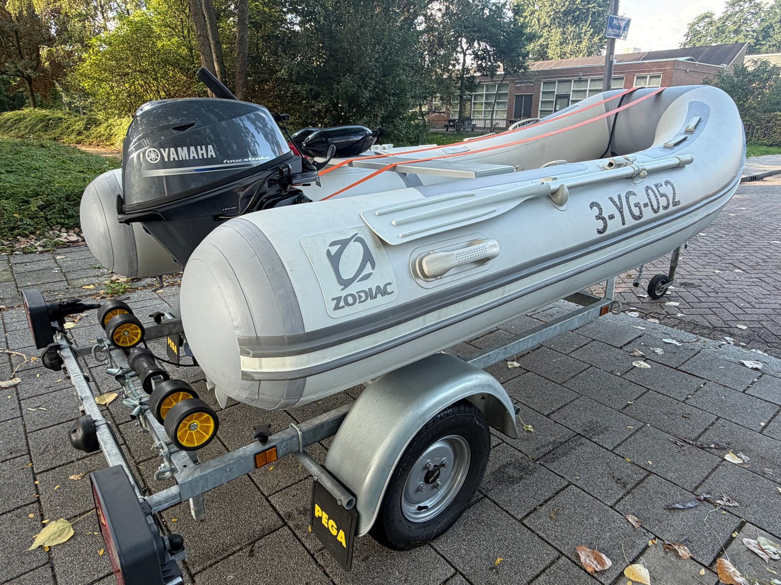 Foto 6 van Zodiac rubberboot met Yamaha 15pk motor en Pega boottrailer