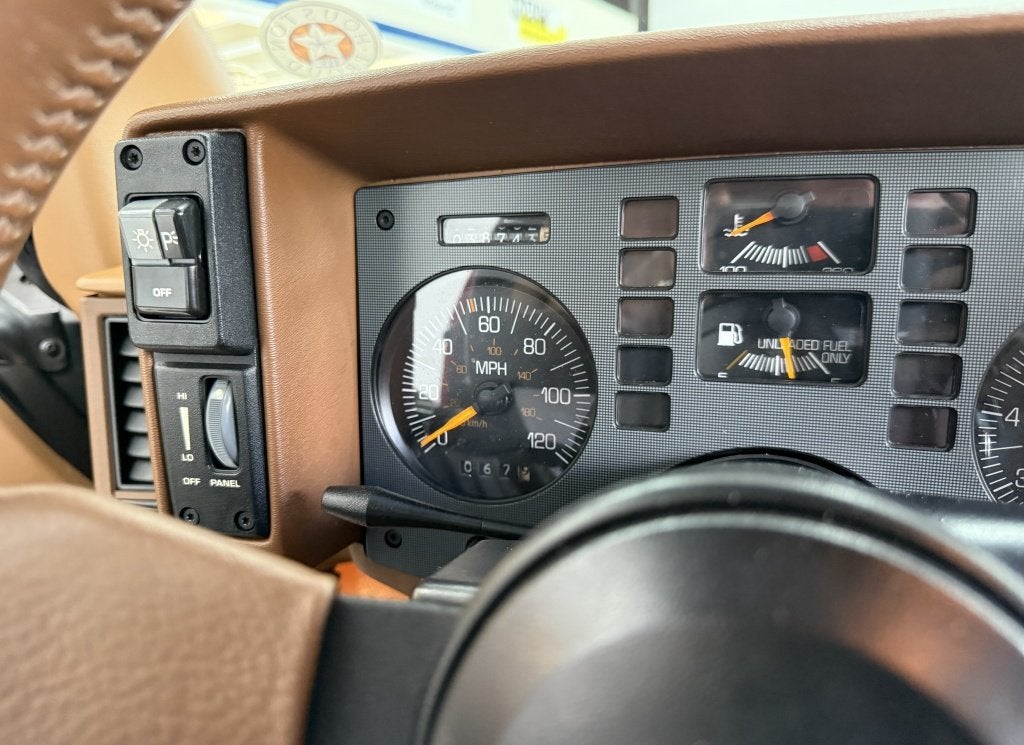Foto 31 van Pontiac Fiero 2.8 GT Airco OOK S AVONDS GEOPEND OP AFSPRAAk