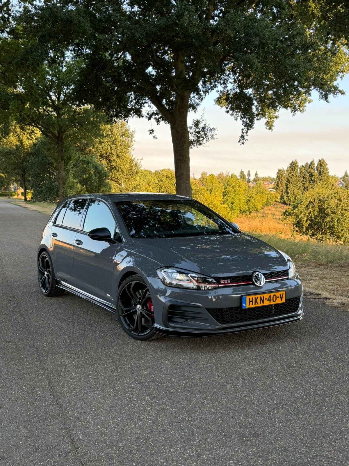 Volkswagen Golf GTI TCR Akrapovic DCC Dynaudio Pure Grey, 1330 kg, 4 cilinders, 1984 cc, Alcantara