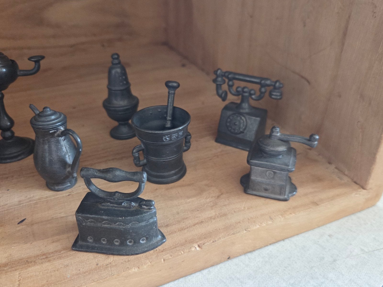 Antieke miniatuur tinnen huishoudelijke artikelen (9 stuks), Ophalen of Verzenden