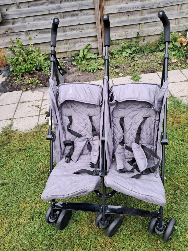 Duobuggy, Kinderen en Baby's, Buggy's, Ophalen, Zo goed als nieuw, Zonnekap