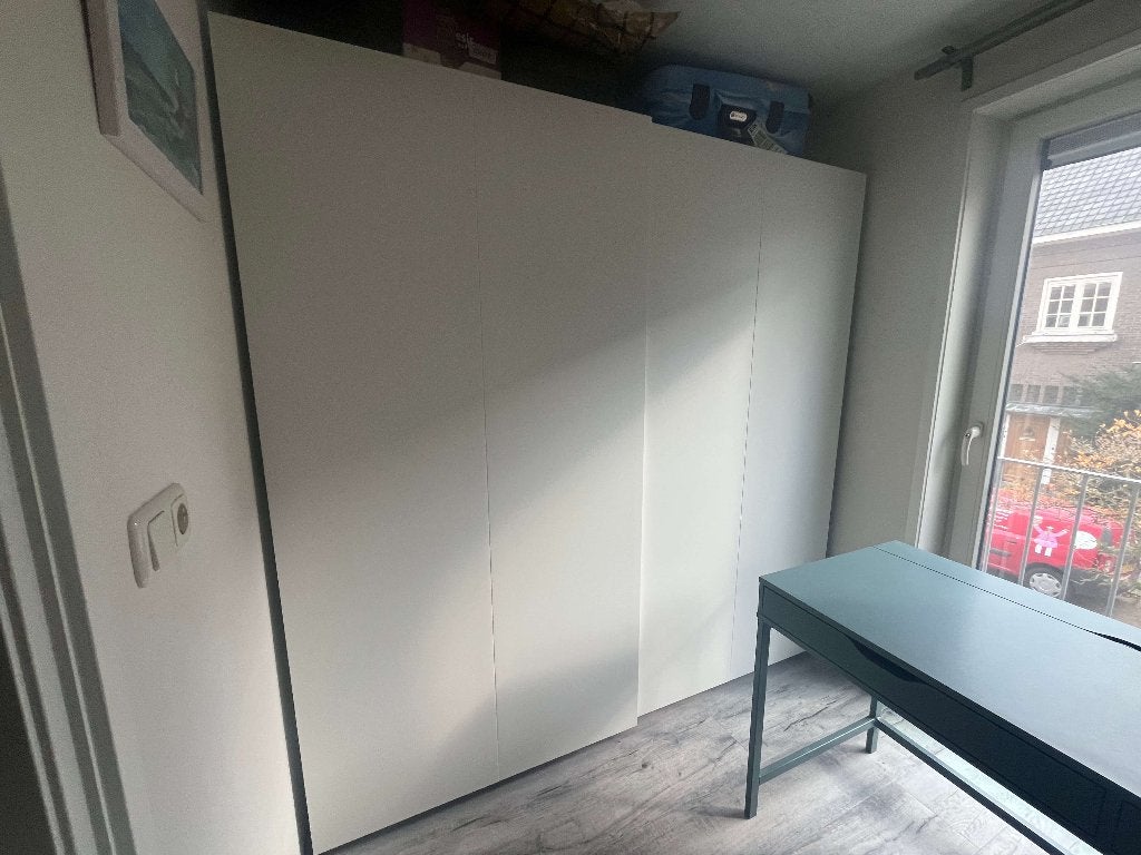 Witte kledingkast met schuifdeuren, Ophalen, Met deur(en), 150 tot 200 cm, Zo goed als nieuw