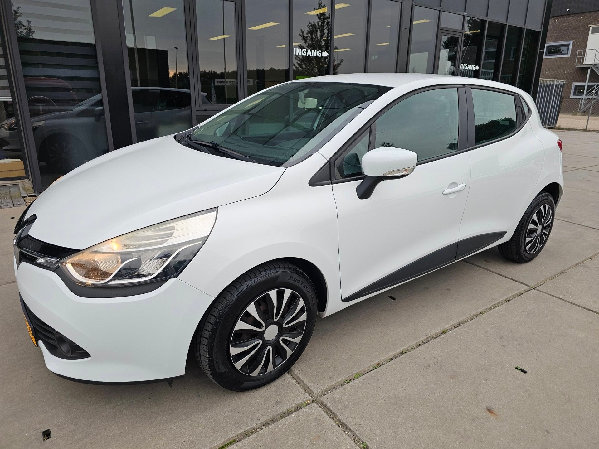 Renault Clio 0.9 TCe Expression - Clima - Cruise -, Voorwielaandrijving, Stof, Zwart, 540 kg