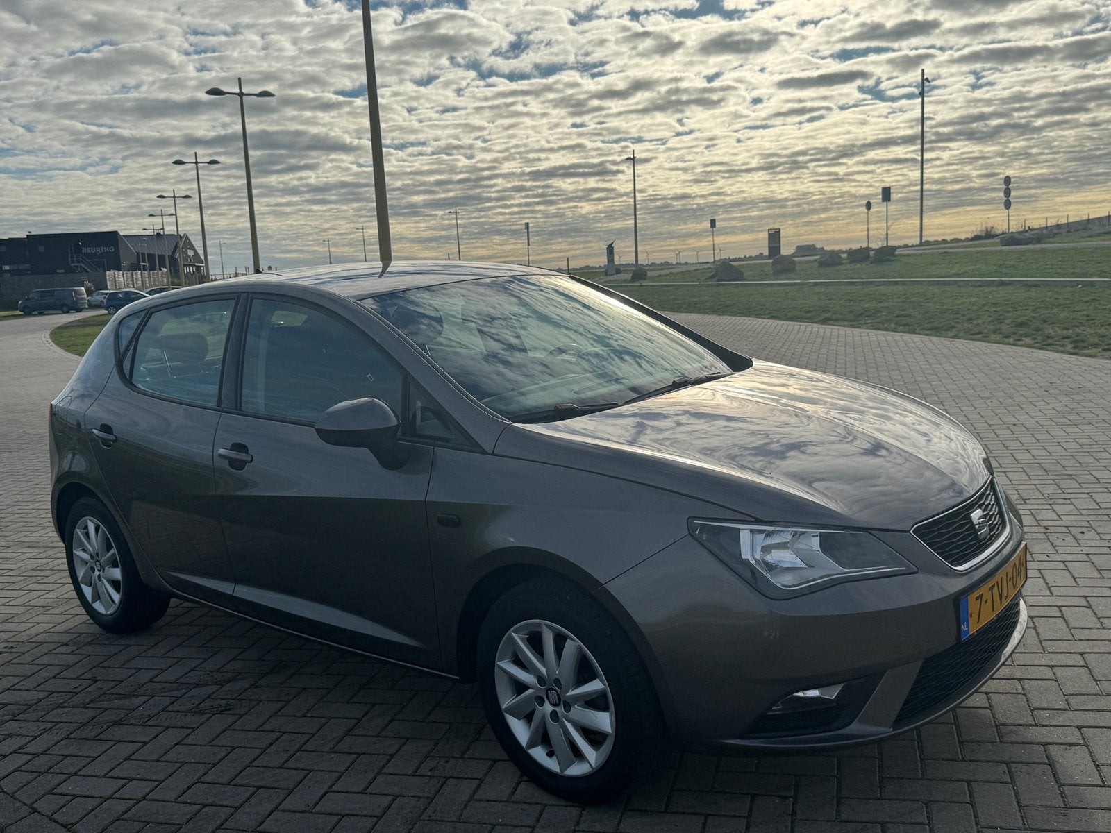 Seat Ibiza 1.2 63KW 5DRS 2014 Grijs, Voorwielaandrijving, 40 €/maand, 990 kg, Ibiza