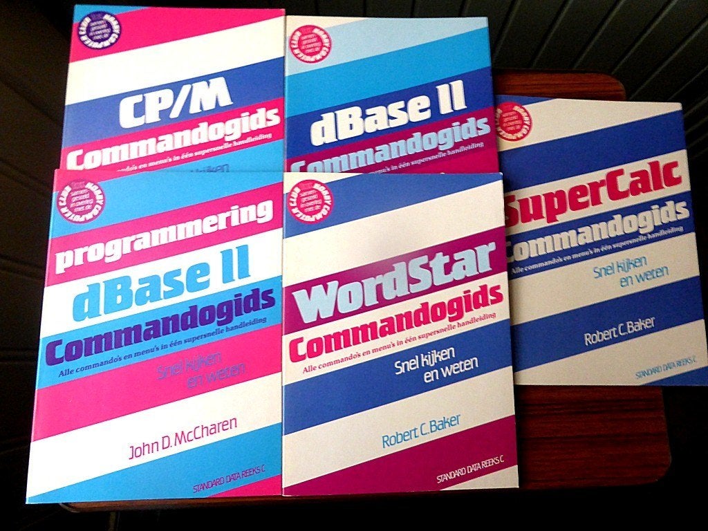 5 commandogidsen - CP/M WordStar SuperCalc dBase II + progr., Boeken, Informatica en Computer, Ophalen of Verzenden, Zo goed als nieuw