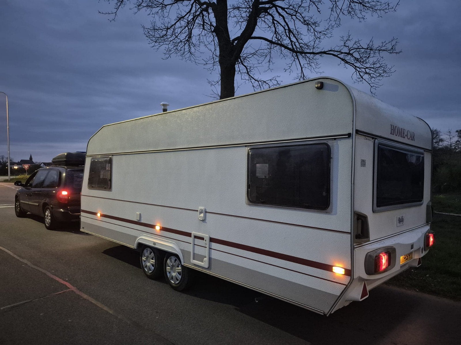 Ruime Chateau Home-Car Rally 510 met stapelbed en rondzit, Rondzit, Lengtebed, Particulier, Tot en met 5