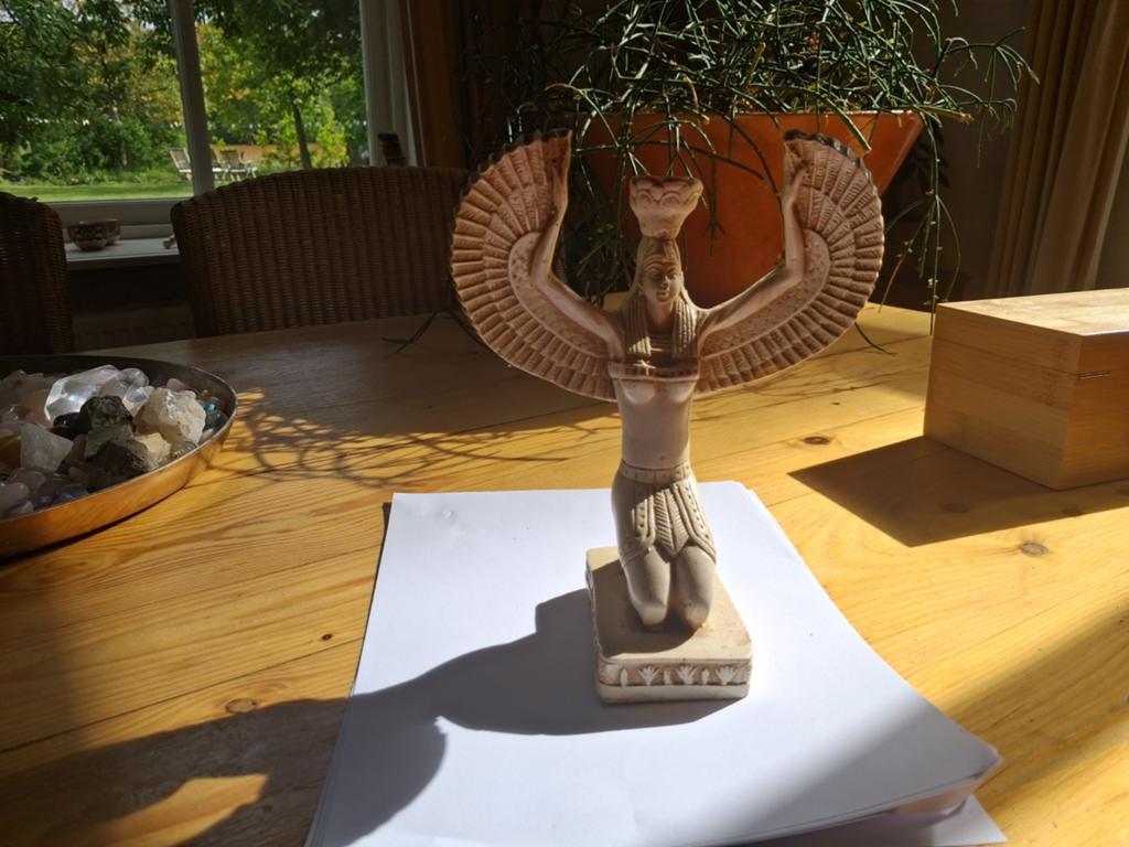 Isis beeldje, Egyptische godin, 20 x 16 cm, Ophalen of Verzenden
