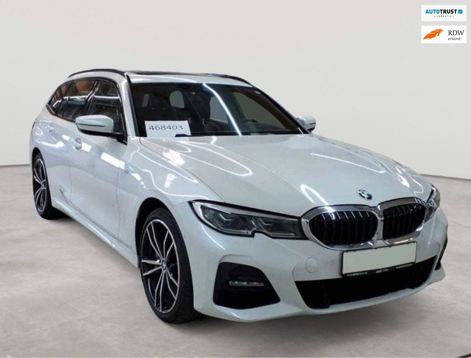 BMW 3-serie Touring 330e M Pakket Leder Pano 19 Inch ACC, Gebruikt, Zwart, 4 cilinders, Wit