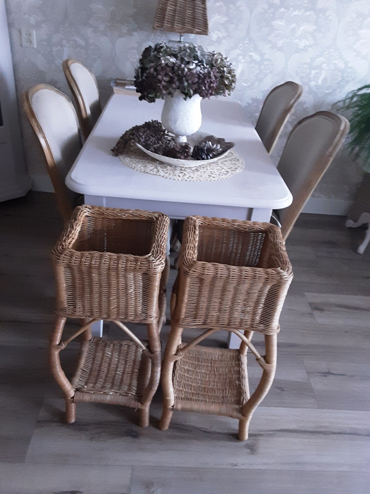 2leuke bloemen standaards hoogte 75cm breed 35cm van riet, Ophalen of Verzenden, Zo goed als nieuw, Rechthoekig, Riet