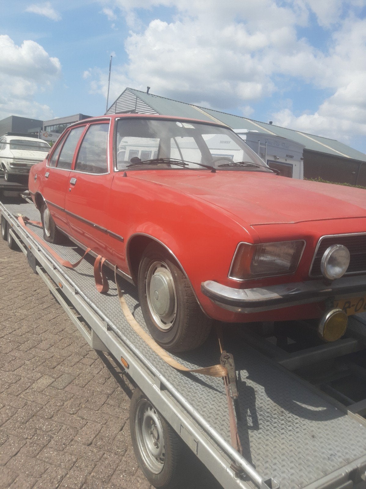 opel rekord vierdeurs schuurvondst 30 jaar stil gestaan, Ophalen