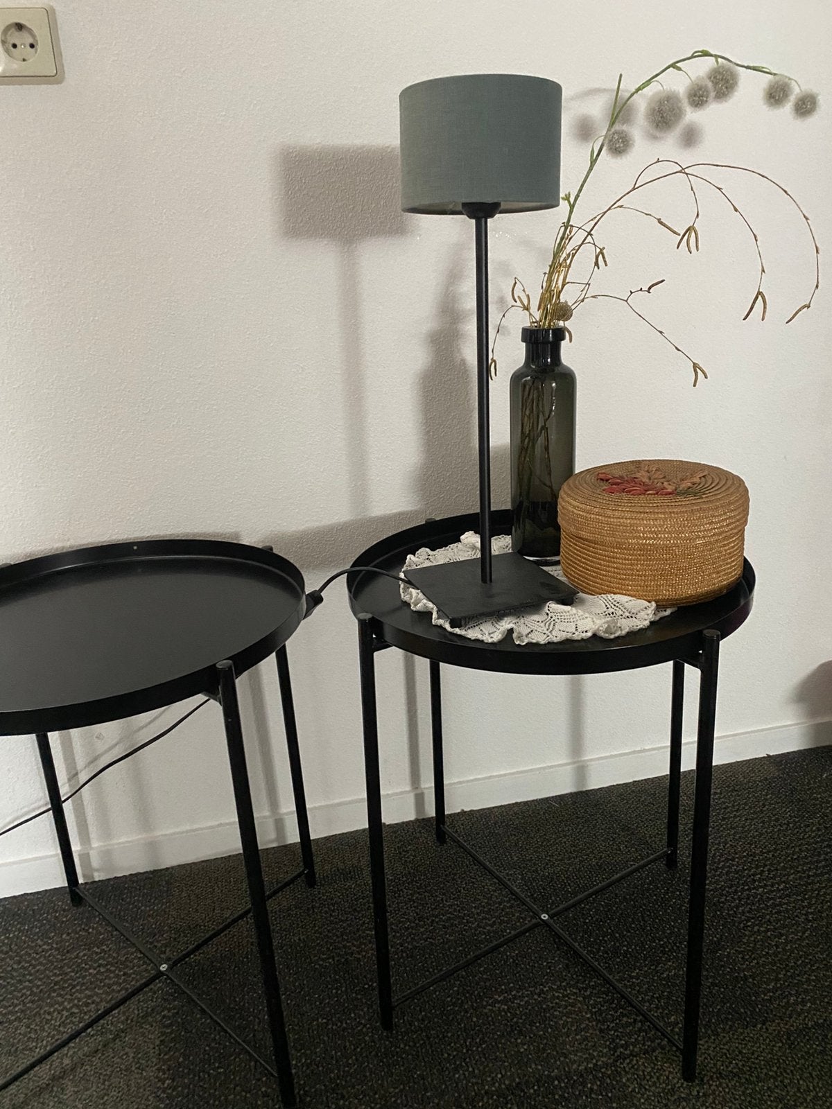 2 mooie bijzettafeltjes Ikea zwart, Huis en Inrichting, Tafels | Salontafels, Ophalen, 50 tot 100 cm, Rond, Zo goed als nieuw