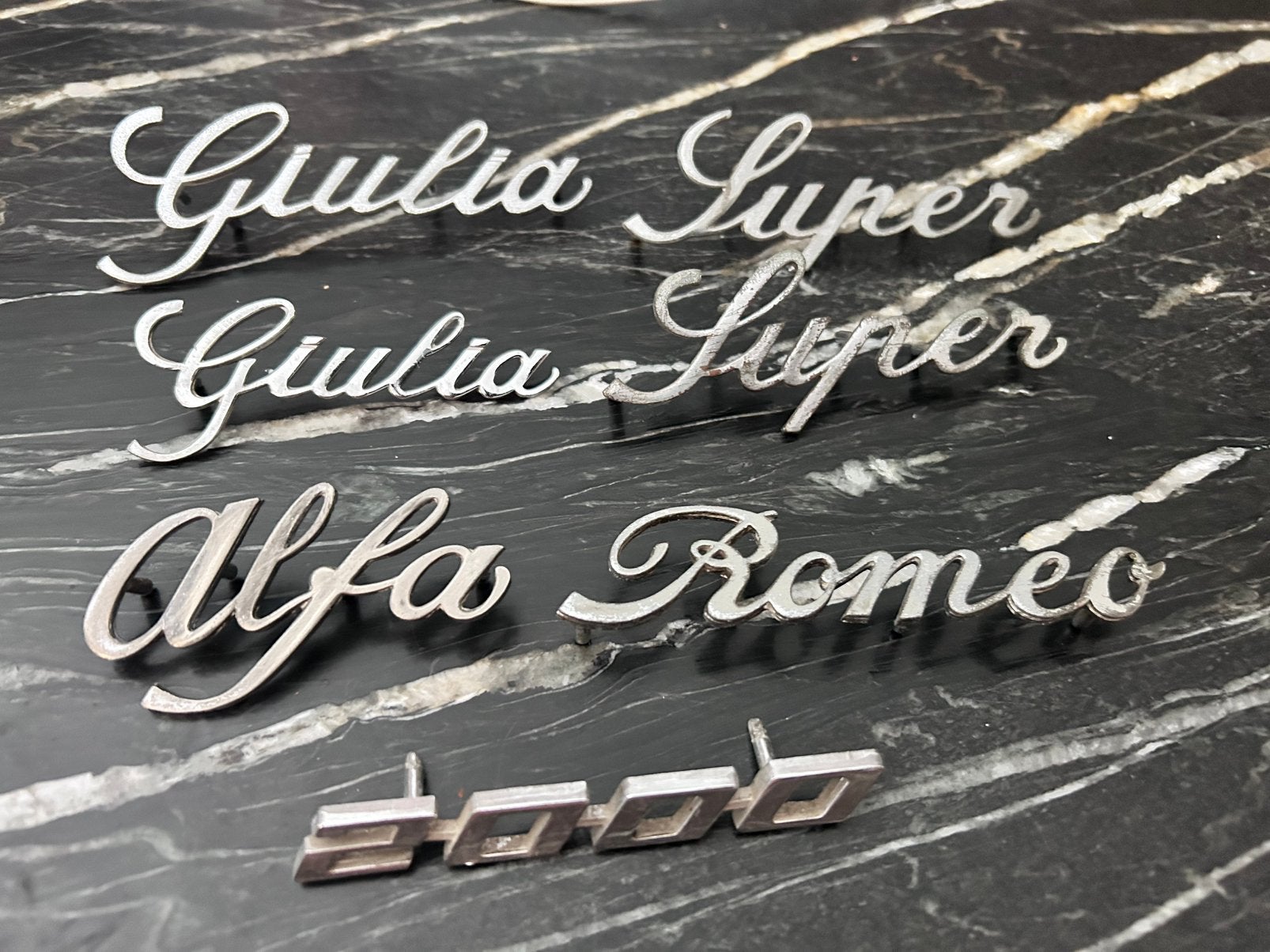 Alfa Romeo en  Giulia Super emblemen, Ophalen, Alfa Romeo