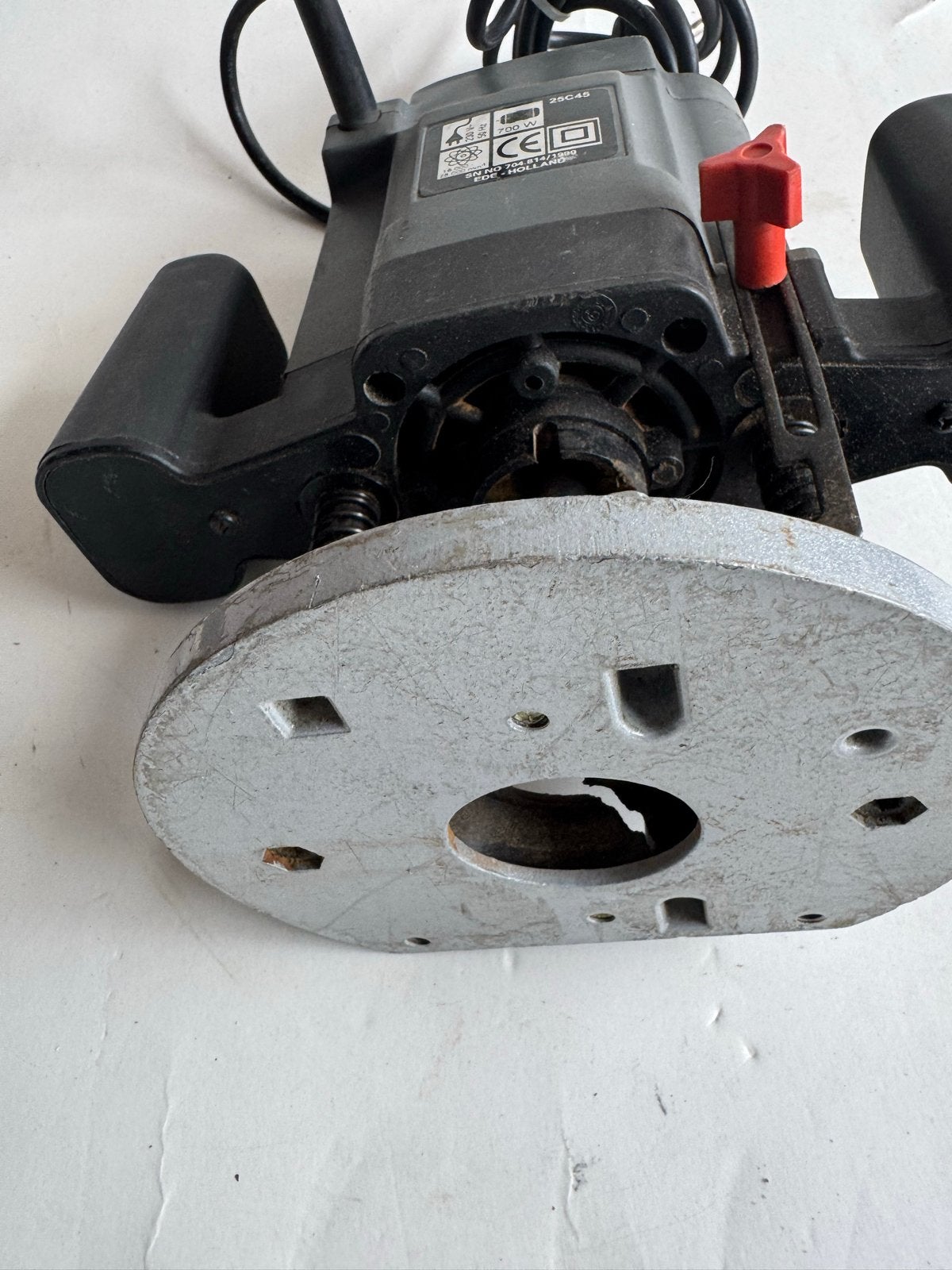Kinzo Bovenfrees 700W - Gebruikt maar functioneel, Doe-het-zelf en Verbouw, Ophalen of Verzenden, Gebruikt, Elektrisch, Bovenfrees