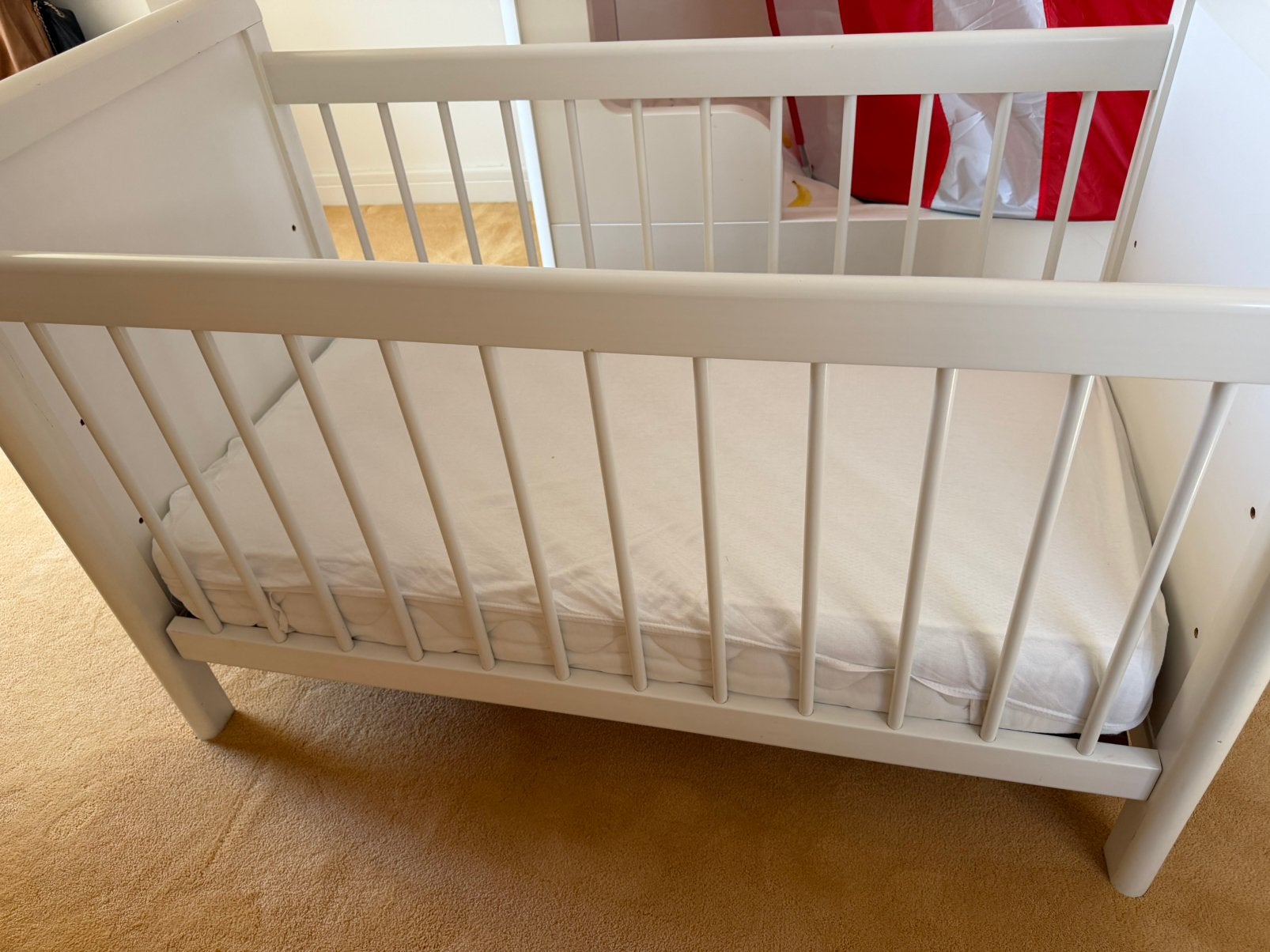 Kinderledikantje. Zeer stevig. 3 standen., Lattenbodem, 70 tot 85 cm, Zo goed als nieuw, 140 tot 160 cm