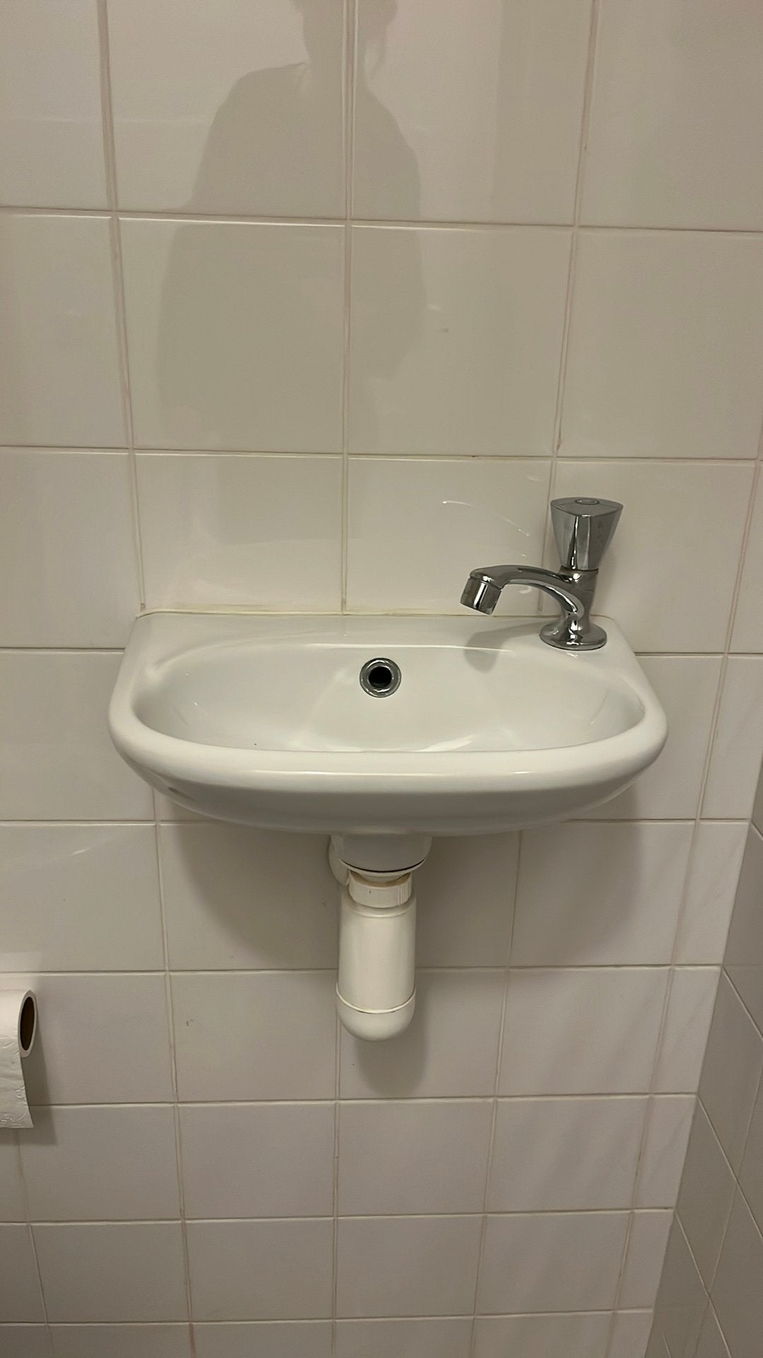 Gratis witte porceleinen fontein wc kraantje venlo wastafel, Ophalen of Verzenden, Gebruikt