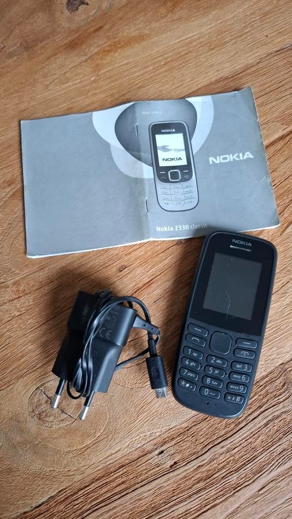Nokia 2330 Classic met oplader en handleiding, Telecommunicatie, Mobiele telefoons | Nokia, Gebruikt, Zwart, Fysiek toetsenbord
