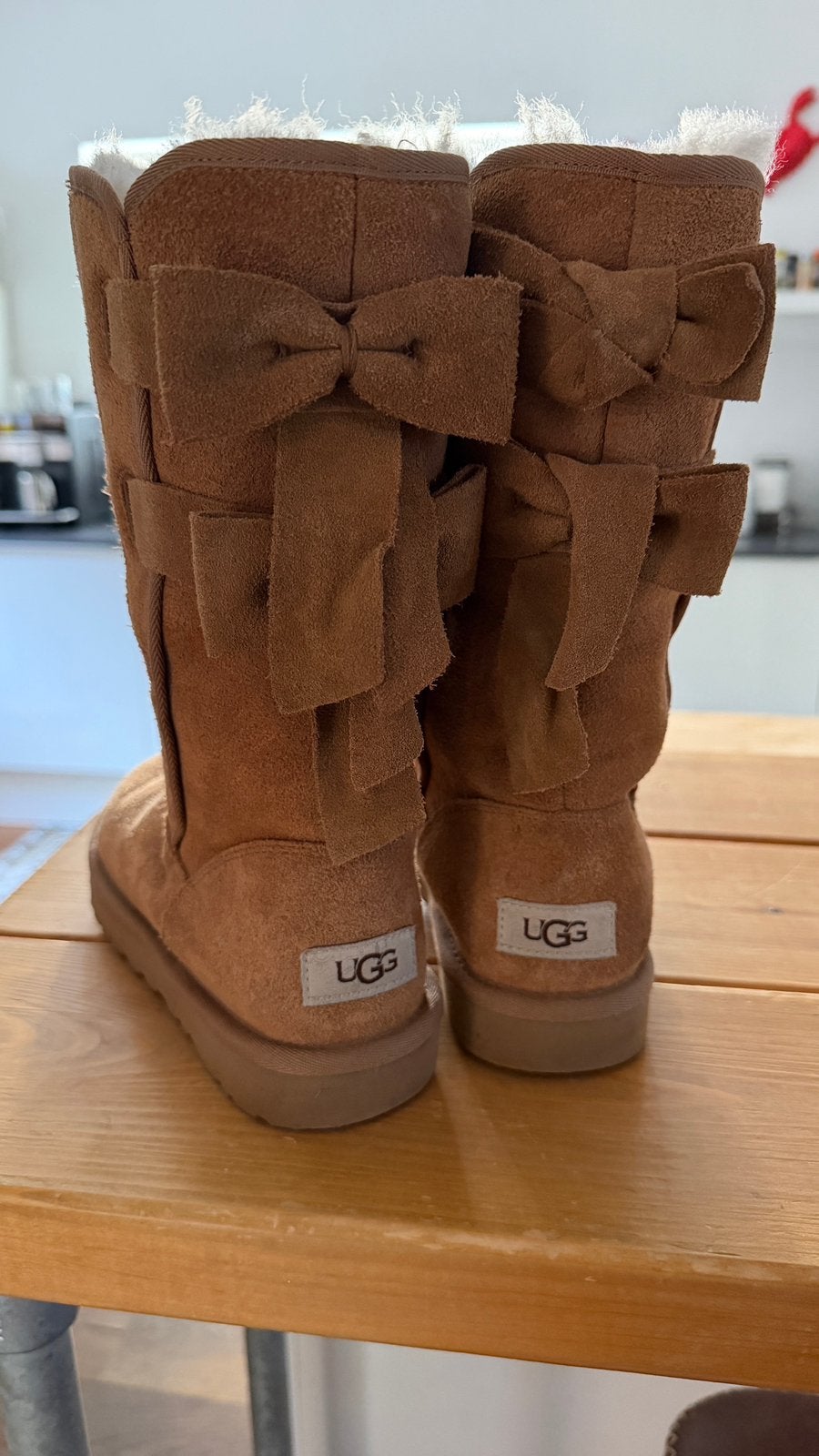 Uggs laarsje maat 37 met strikjes, Ophalen of Verzenden, Zo goed als nieuw, Bruin