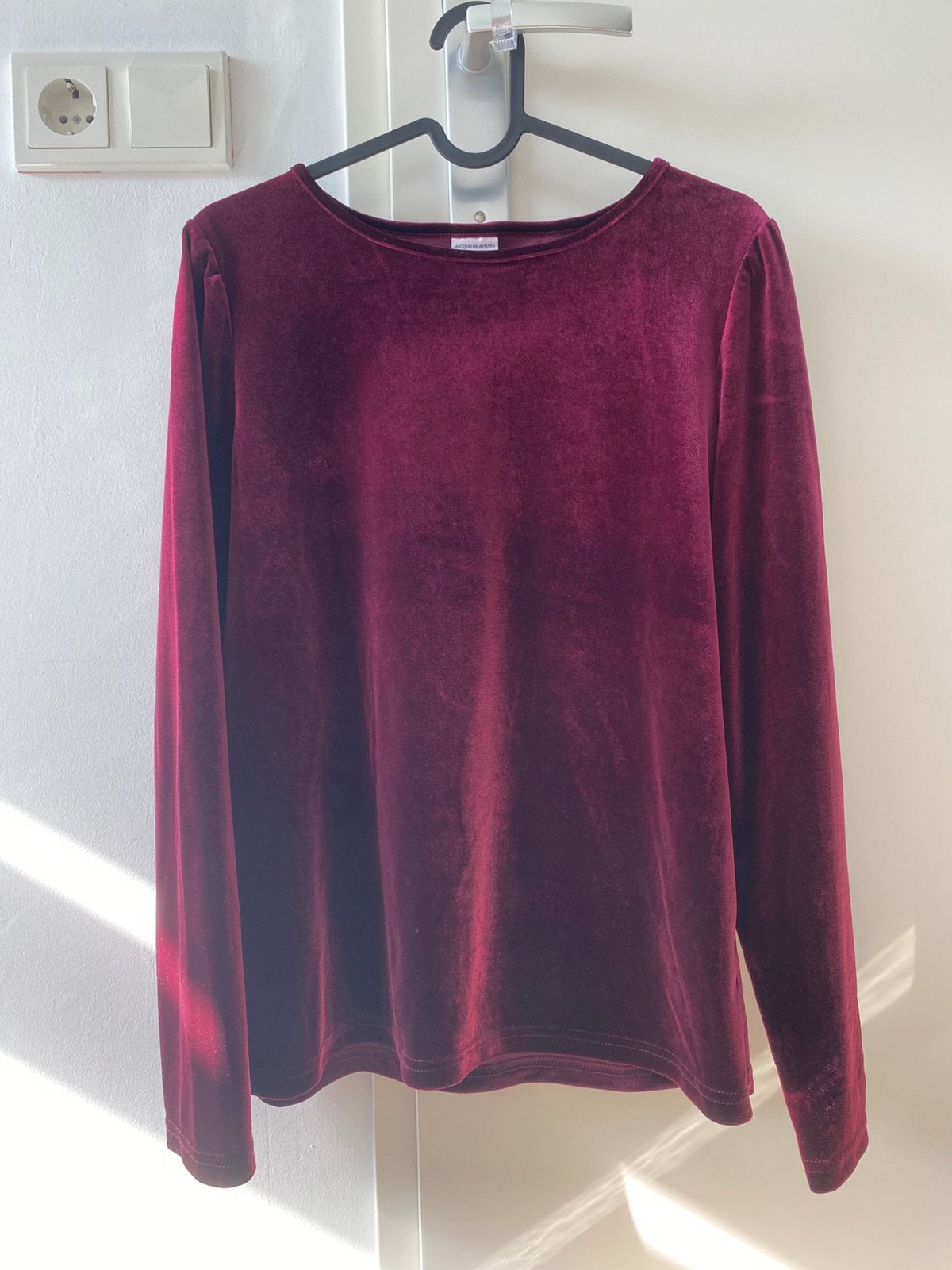 Jacqueline de Yong bordeauxrood fluwelen shirt maat M, Kleding | Dames, Maat 38/40 (M), Overige kleuren, Ophalen of Verzenden