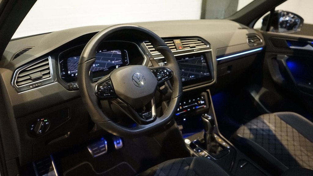 Volkswagen Tiguan 1.4 TSI eHybrid 245PK R-Line Maxton BLACKS, Auto's, Volkswagen, Wit, Hybride Elektrisch/Benzine, 1711 kg, SUV of Terreinwagen