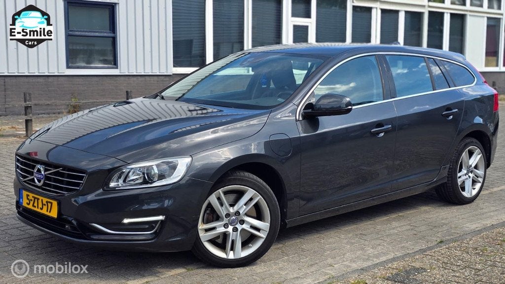 Volvo V60 2.4 D5 R-Design/PDC/AdaptiveCruise/Airco/APK!, Auto's, Volvo, 226 €/maand, Diesel, Automatische klimaatregeling, Te koop