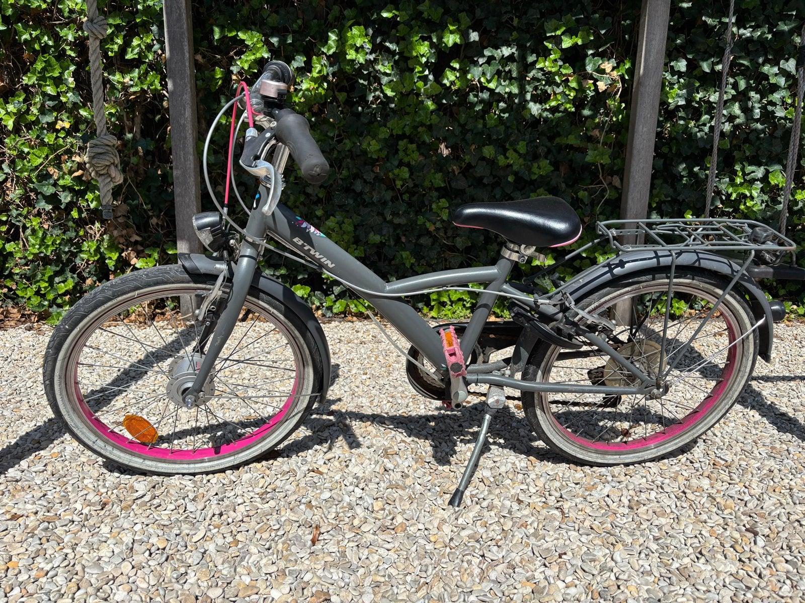 B'Twin Mistigirl 540 kinderfiets 20 inch - Grijs/Roze, Ophalen, Gebruikt, Velgrem, Handrem