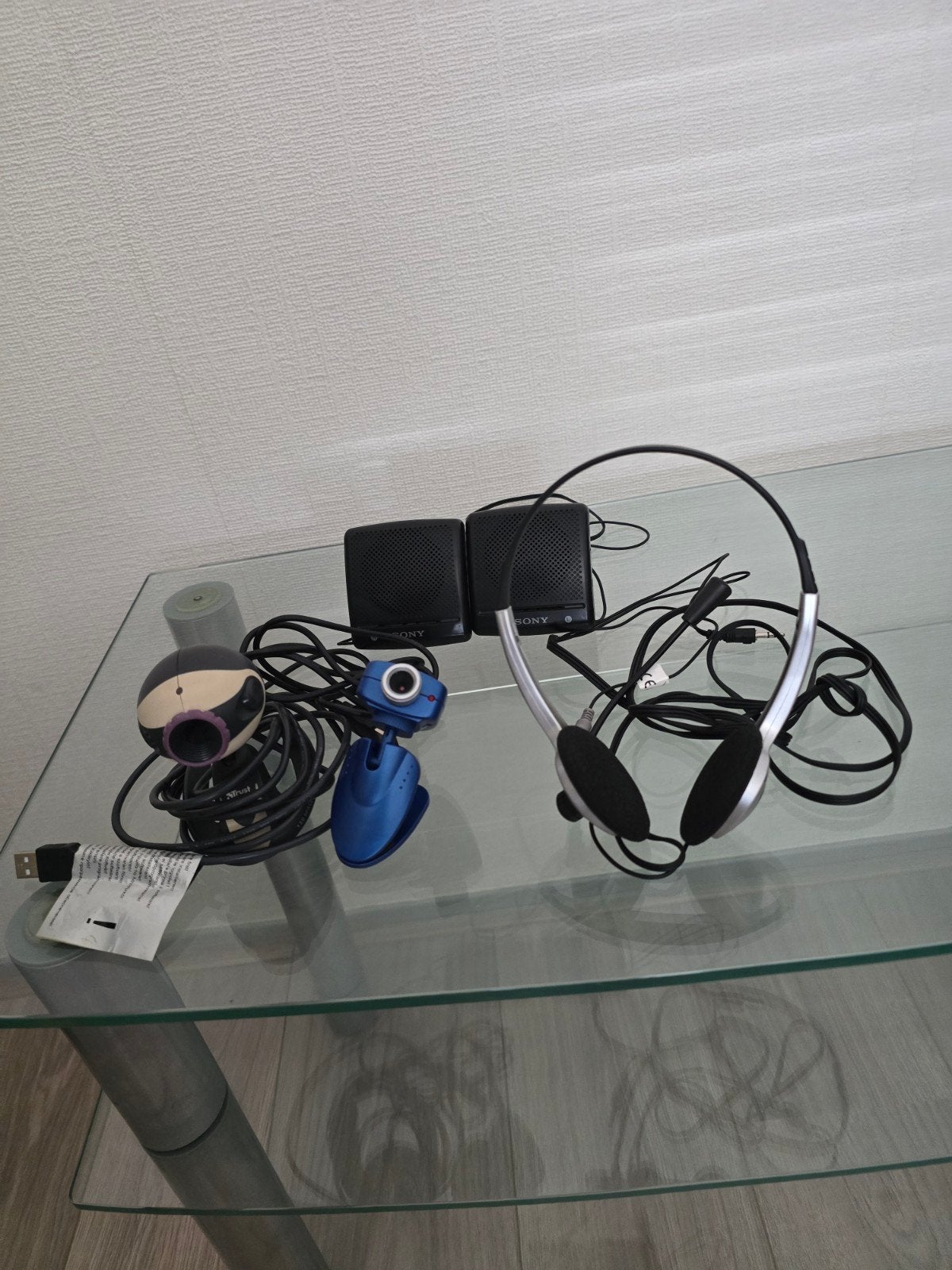 Gratis af te halen: Oude computer accessoires, Computers en Software, Webcams, Ophalen, Gebruikt, Windows, Monitorclip