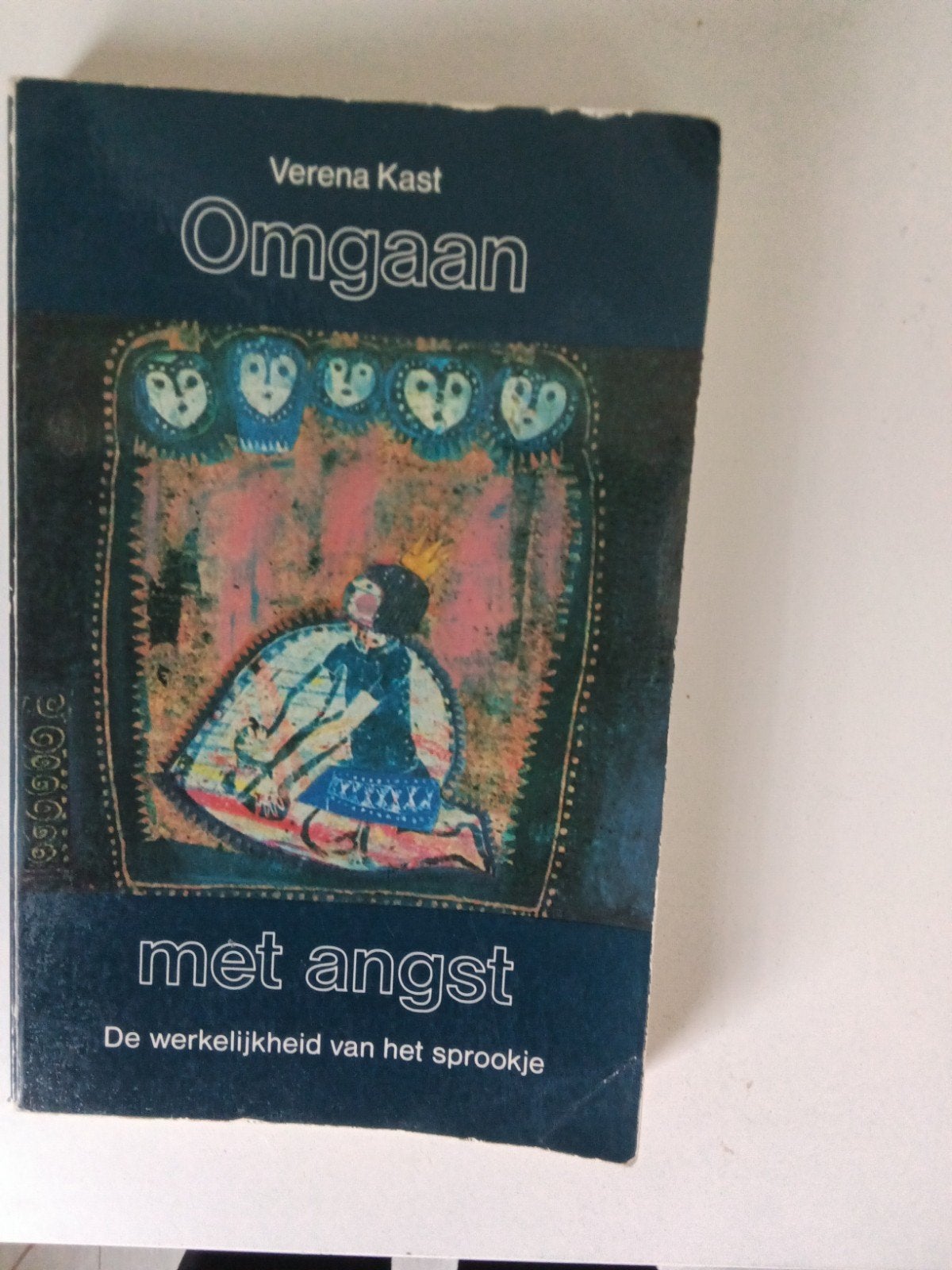 Omgaan met angst - Verena Kast (Boek), Ophalen of Verzenden, Gelezen, Kast