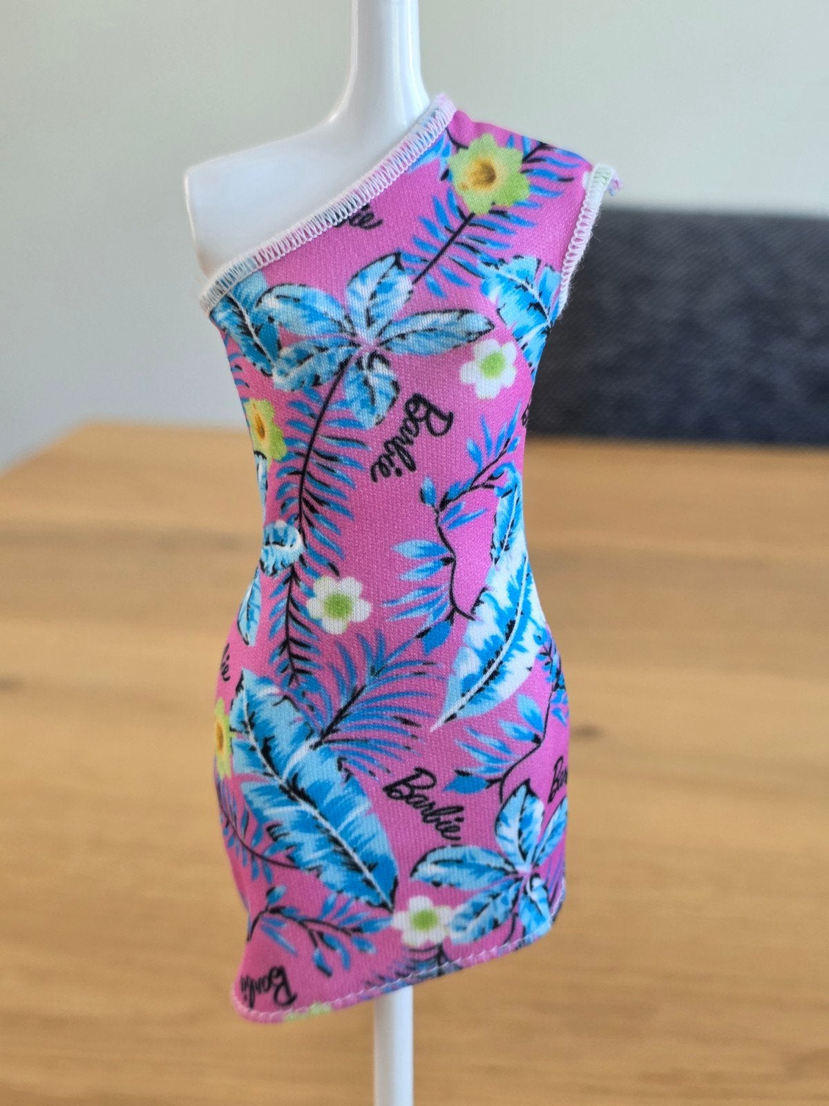 Barbie jurk one shoulder, Ophalen of Verzenden, Zo goed als nieuw, Kleertjes