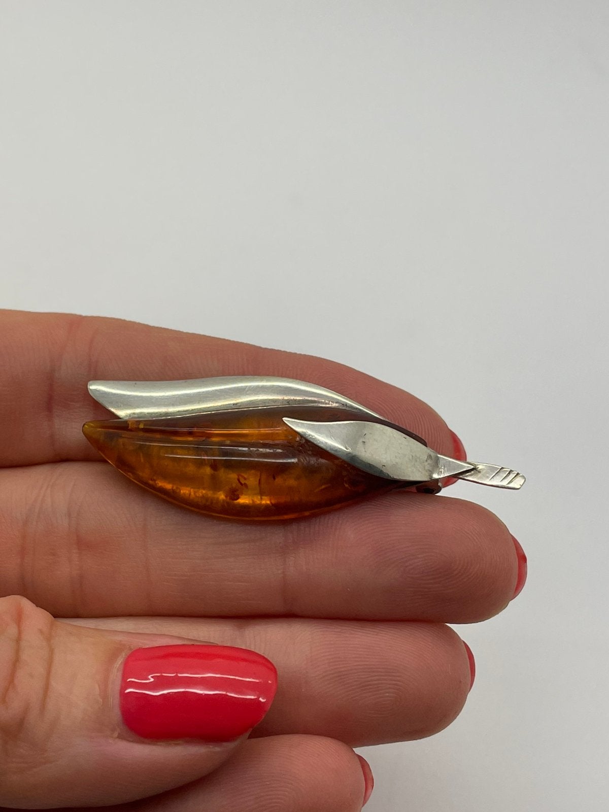 F364 Prachtige zilveren barnsteen broche, 4 tot 7 cm, Ophalen of Verzenden, X, Met edelsteen
