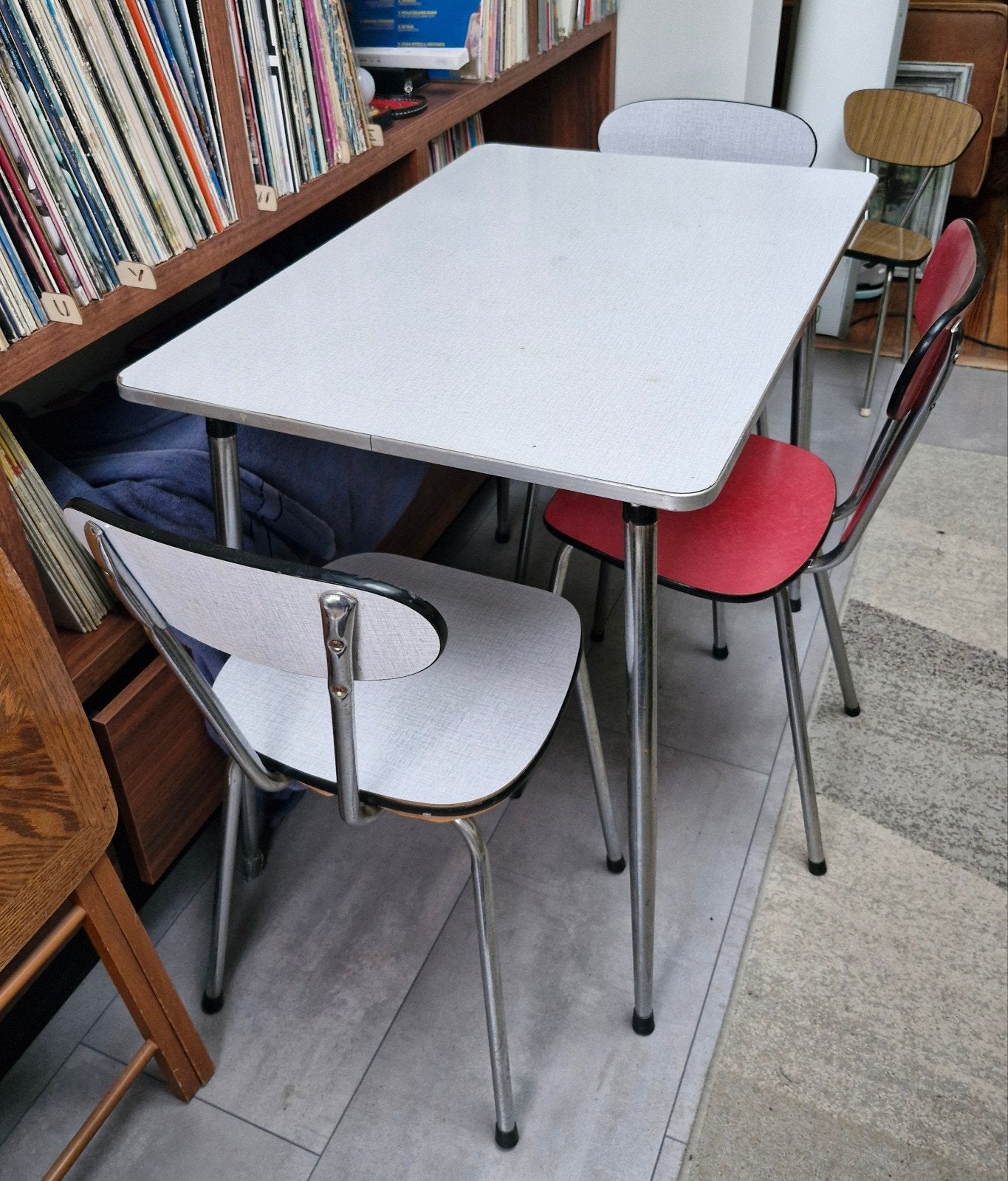 Vintage eettafel met 4 stoelen - Jaren '60/'70, Ophalen, Gebruikt, 100 tot 150 cm, Overige materialen
