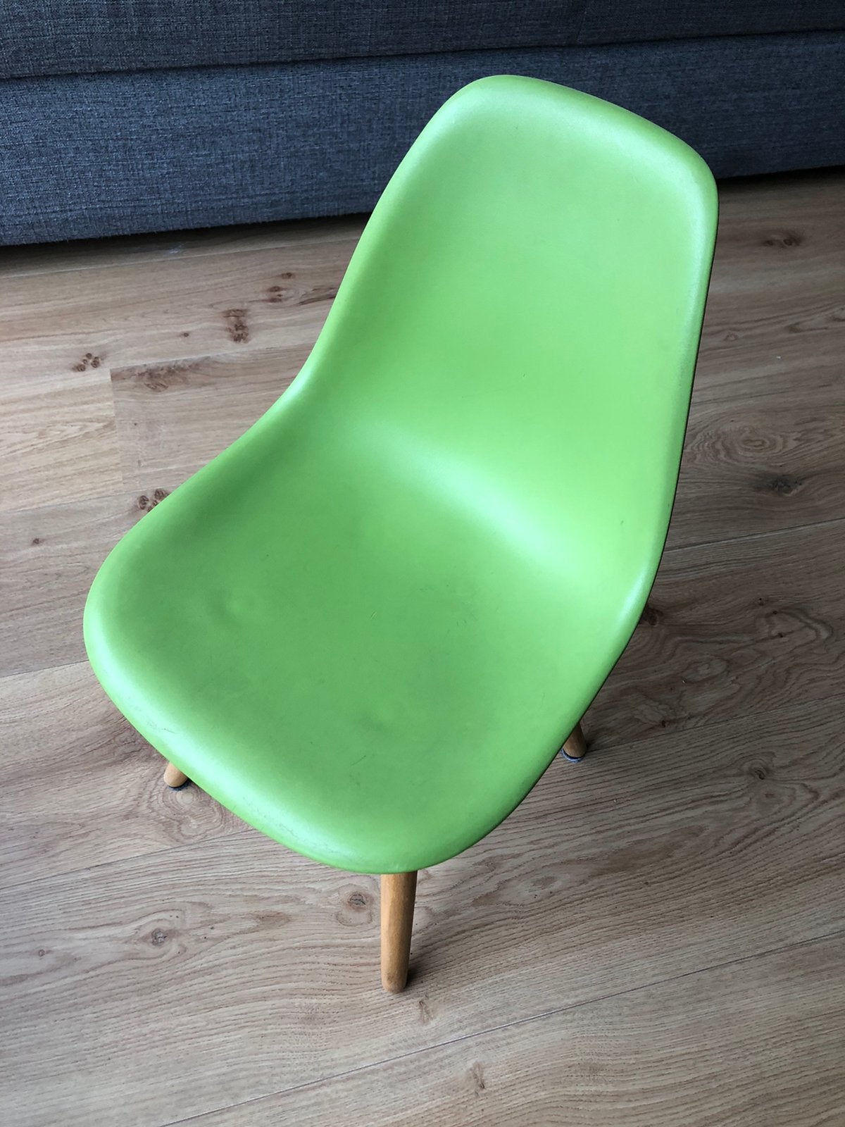 Groen kinderstoeltje ‘Eames DSW stijl’ kinderstoel, Huis en Inrichting, Ophalen, Overige kleuren, Eén, Overige materialen