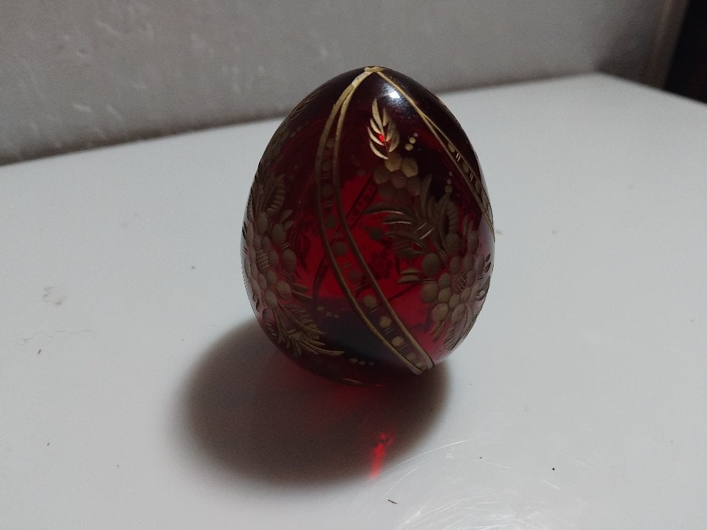 Faberge ei rood met beschildering, Ophalen of Verzenden, Zo goed als nieuw, Kristal, Beeldje(s)